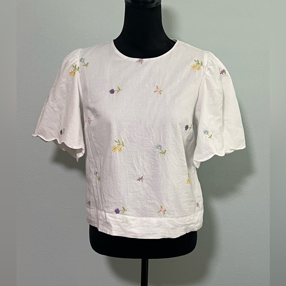ENGLISH FACTORY Short Sleeve Floral Embroidered Top - S